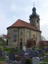 Berndorf, Ev. Pfarrkirche St. Georg, Saalkirche mit Ostturm, erbaut von 1764 bis 1766 durch Johann Thomas Ni�ler (16.04.2017)