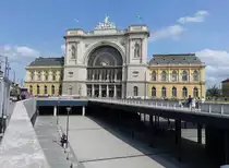 Budapest, Bahnhof Keleti p�lyaudvar, Ostbahnhof, erbaut von 1881 bis 1885 von Gyuala Rochlitz (25.08.2018)