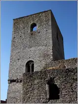 Visby. Von den ehemals zahlreichen Kirchen innerhalb der Stadtmauern wird nur noch der Dom f�r Gottesdienste genutzt. Zehn Kirchen sind heute Ruinen, weitere sind ganz verschwunden. Hier ist die Ruine der Drottenkirche (Dreifaltigkeitskirche) zu sehen. 23.07.2018