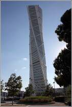 Malm�. Der Turning Torso wurde von 2001 bis 2006 nach den Pl�nen des spanischen Architekten Santiago Calatrava erbaut. Mit einer H�he von 190 Metern und 54 Etagen ist es das h�chste Geb�ude Skandinaviens.  27.07.2018
