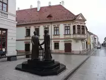 Gy�r, Statuen von �nyos Jedlik und Gergely Czuczor in der Liszt Ferenc Utca (25.07.2018)