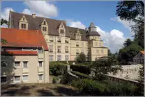 Kalletal. Die Baugeschichte Schloss Varenholz geht in seiner heutigen Form bis auf das Jahr 1540 zur�ck. Bereits 1188 wurde hier eine Burg erw�hnt. Heute beherbergt das Schloss eine Jugendhilfeeinrichtung und ein Internat. 01.09.2018