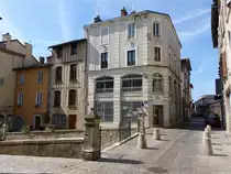 Villefranche-de-Rouergue, H�user am Place de la Fontaine (30.07.2018)