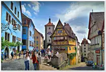 Rothenburg ob der Tauber im Juli 2017, diese �rtlichkeit geh�rt wohl zu den am meisten fotografieren Motiven der Stadt, im Bild sind gleich zwei Stadttore zu sehen.