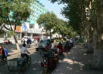 Motorradtaxis und ein Hotel. 09/2007