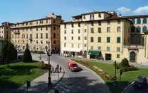 Blick von der Stadtmauer in Lucca auf die darunterliegenden Geb�ude an der Via Francesco Carrara, 06.09.2018.