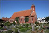 Langeoog. Die heutige Inselkirche wurde 1890 geweiht. Finanziert wurde der Kirchenbau durch das Kloster Loccum, dass auf der Insel mit einer Familienferiensttte prsent ist. 18.09.2018