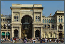 Die Galerie Vittorio Emanuele II. liegt unmittelbar neben dem Mailnder Dom. Sie wurde 1867 als Einkaufsgalerie errichtet und beherbergt zahlreiche Luxusgeschfte und Restaurants. (Mailand, 21.09.2018)