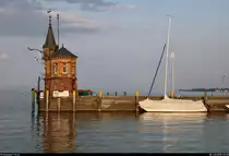 Abendstimmung am Bodensee im Hafen Konstanz mit Boot und Turm nahe der Imperia.
[8.7.2018 | 20:08 Uhr]
