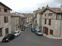 Nerac, historische Fachwerkh�user in der Rue Sully (28.07.2018)