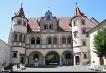 Blick auf das Rathaus von Konstanz. Von dieser Perspektive im Ganzen leider schlecht zu fotografieren.
[9.7.2018 | 11:47 Uhr]