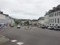 Oloron-Sainte-Marie, alte H�user am Place Gambetta (27.07.2018)