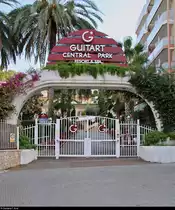Tor nahe des Haupteingangs zum Hotel Guitart Central Park Aqua Resort in Lloret de Mar (E).
[21.9.2018 | 18:12 Uhr]