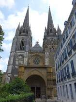 Bayonne, Kathedrale Sainte-Marie oder Notre-Dame, erbaut im 13. Jahrhundert, Turmhelme 19. Jahrhundert (26.07.2018)