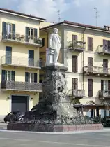 Lecco, Denkmal f�r Maria Cermenati an der gleichnamigen Piazza (21.09.2018)