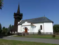 Zsurk, Reformierte Kirche mit einem h�lzernen Glockenturm mit vier Nebent�rmen (07.09.2018)