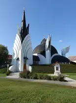 Csenger, Griechisch-katholische Kirche nach den Pl�nen von Imre Makovecz (07.09.2018)