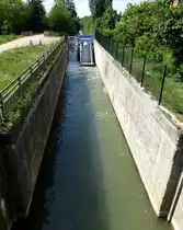 M�nchhausen (Munchhouse), in der ehemaligen Schleuse des alten Rhein-Rhone-Kanals dient die Wasserkraftschnecke zur Stromgewinnung, Mai 2018