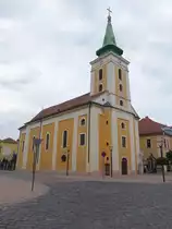 Balassagyarmat, sp�tbarocke kath. Pfarrkirche, erbaut von 1740 bis 1746 durch Pal Balassa (03.09.2018)