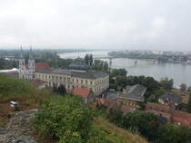 Esztergom, Ausblick auf die St. Ignatius Kirche und die Donaubrcke nach Sturovo (03.09.2018)