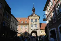 Bamberg, Blick von der Karolinenstra�e �ber die Obere Br�cke auf das Alte Rathaus (Bj. 1461-1467) - 05.05.2018