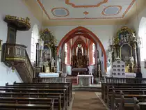 Geiselwind, Alt�re in der kath. Pfarrkirche St. Burkhard, Altarbl�tter von J. Bergmann, Hochaltar von 1899, erschaffen vom W�rzburger K�nstler Ludwig Zink (11.03.2018)