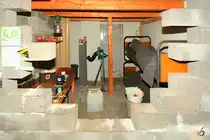 Im Innern eines im Herbst 1940 gebauten deutschen Befehlsbunkers. Dieser wurde je nach Lage als f�r die Flugleitung, Wetterdienst und Funkaufgaben genutzt. (Aalborg, Juni 2018)