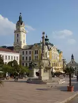 Pecs, Dreifaltigkeitss�ule und historisches Rathaus am Szechenyi Ter (31.08.2018)