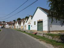 Villanykvesd, malerische doppelstckige Kellerzeile (31.08.2018)