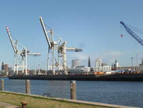 Hamburg am 26.8.2018, Blick vom Hafenmuseum Schuppen 50 ber den Hansahafen, auf die Kulisse der Hafencity /