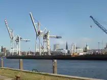 Hamburg am 26.8.2018, Blick vom Hafenmuseum Schuppen 50 �ber den Hansahafen, auf die Kulisse der Hafencity /