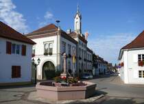 Auggen, das Rathaus des ca.2800 Einwohner zhlenden Weinortes im Markgrflerland, Sept.2018