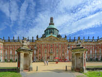 Das Neue Palais wurde 1763-1769 erbaut und befindet sich an der Westseite des Parks Sanssouci. (Potsdam, September 2012)