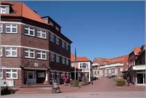 Juist. An der Ecke Friesen-/Strandstrae steht das Rathaus der Inselgemeinde. 06.04.2007