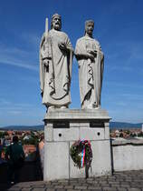 Veszprem, Statuen des St. Istvan und der hl. Gizella Boldog am Ende der Var Utca (27.08.2018)
