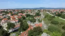 Veszprem, Aussicht vom Burgberg auf die Stadtviertel Veszpremv�lgy und Pajtakert (27.08.2018)