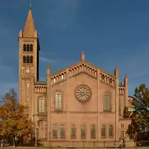 Die katholische Peter-und-Paul-Kirche steht in der Potsdamer Innenstadt. (November 2014)