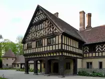 
Das in den Jahren 1913–1917 im englischen Landhausstil entstandene Schloss Cecilienhof. (Potsdam, April 2018)