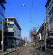 Freiburg, Blick vom Theater durch die Bertoldstra�e Richtung St�hlinger mit der Herz-Jesu-Kirche, April 2010