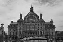 Das Empfangsgeb�ude des Bahnhofes Antwerpen Centraal im Juli 2018.