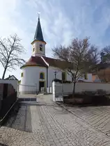 Lorenzen, kath. Filialkirche St. Laurentius, Saalbau mit eingezogenem Chor und Flankenturm mit Spitzdach, erbaut im 18. Jahrhundert (25.03.2018)