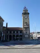 Bergamo, Torre dei Caduti, Turm der Gefallenen an der Piazza Vittorio Veneto, erbaut 1922 durch den Architekten Marcello Piacentini (29.09.2018)