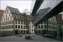 Der moderne Bau wurde inmitten eines historischen Bereiche in der ulmer Innenstadt errichtet. Aber meinem Empfinden nach ist es hier gelungen moderne Baukunst und alte Stadt zu kompinieren, wozu auch die Spieglung des Alten im Neuen beitrgt. 15.03.2008 (Matthias)