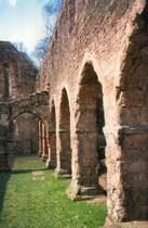 Sehr viel ist nicht mehr brig von der Klosterruine Stadtroda, hier noch eine Ansicht von 2001