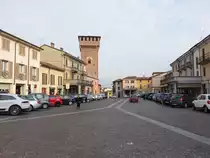 Sant’Angelo Lodigiano, Historische Geb�ude an der Piazza della Liberta (01.10.2018)