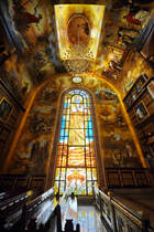 Eines der groen Fenster in der koptisch-orthodoxen  Himmlische Kathedrale  in Scharm El-Scheich. (Dezember 2018)