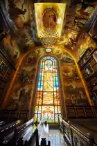 Eines der gro�en Fenster in der koptisch-orthodoxen  Himmlische Kathedrale  in Scharm El-Scheich. (Dezember 2018)