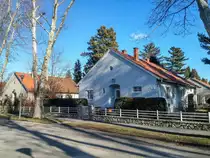 Zwei von den Dutzenden identischen Einfamilienh�user auf dem MAORT Gebiet in Nagykanizsa, in einer idillischer Umgebung. Foto: Januar 2019