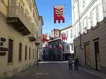 Asti, Geb�ude in der Via Guiseppe Garibaldi in der Altstadt (02.10.2018)