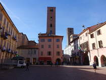 Alba, Wohntrme an der Piazza Risorgimento (02.10.2018)